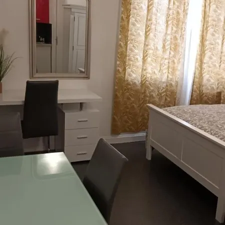 Апартаменты Proche Du Centre